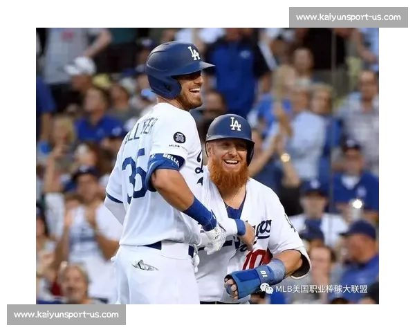 贝林杰轰三分炮 + 暖心互动！扬基 10-1 屠杀光芒，“贝爷” 点燃全场激情