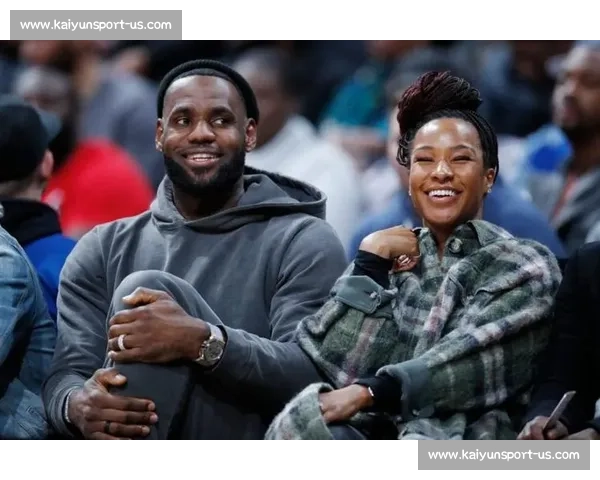 萨瓦娜劝老詹退役:家庭与篮球的终极博弈 萨瓦娜劝老詹退役:家庭与篮球的终极博弈