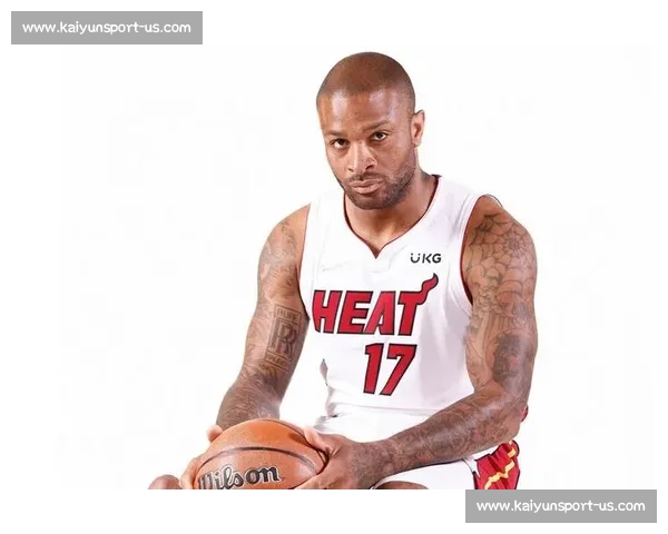 布莱斯臂展实测 2 米 08！父子对比照引热议：视觉错觉还是数据真相？